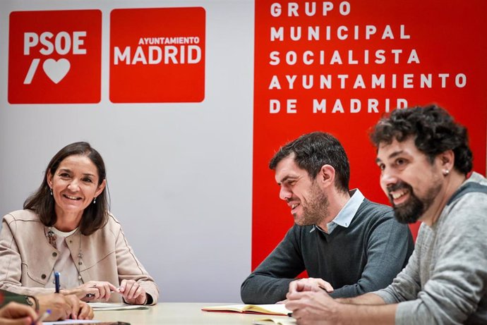 La portavoz socialista en el Ayuntamiento de Madrid, Reyes Maroto, reunida con el nuevo presidente de la Federación de Asociaciones de Vecinos (FRAVM), Jorge Nacarino