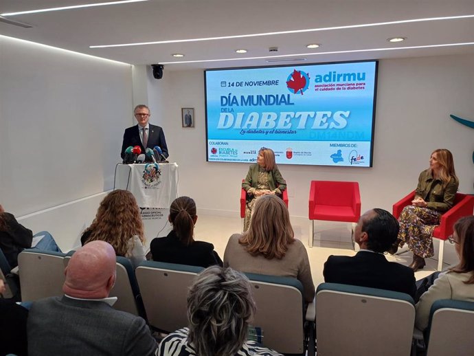 El consejero de Salud, Juan José Pedreño, participa en los actos organizados por la Asociación Murciana para el Cuidado de la Diabetes, con motivo del Día Mundial de la Diabetes