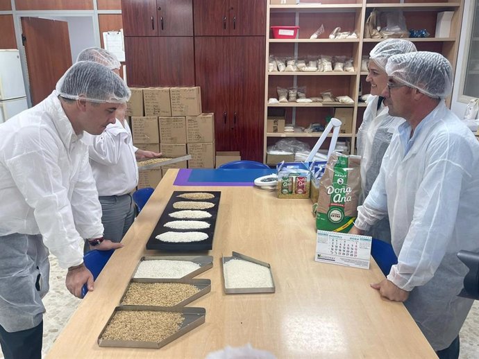 Prodetur visita empresas arroceras en Isla Mayor con motivo del XXII Concurso de Recetas Caseras de Arroz.