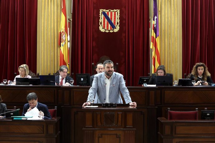 Archivo - El portavoz de MÉS per Mallorca en el Parlament, Lluís Apesteguia.