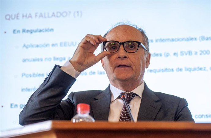 Archivo - El presidente del Instituto de Estabilidad Financiera, Fernando Restoy, durante su intervención en el curso de verano organizado por la APIE en la Universidad Menéndez Pelayo, a 19 de junio de 2023 en Santander.