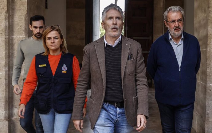 El ministre de l'Interior, Fernando Grande-Marlaska (2d), i la delegada del Govern a la Comunitat Valenciana, Pilar Bernabé (2e), a la seua eixida de la reunió de CECOPI