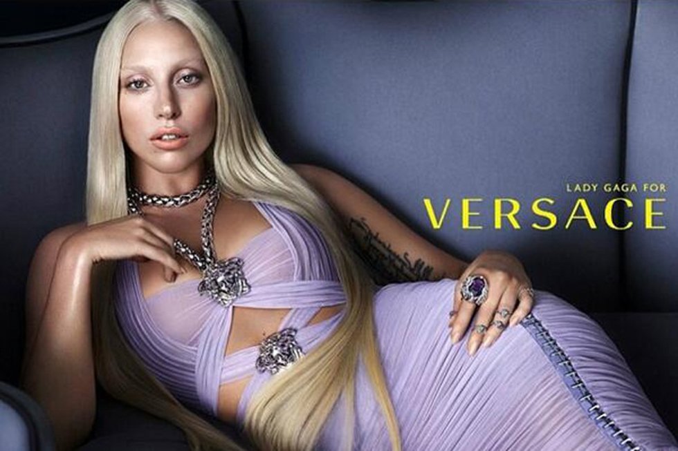 Archivo - Sabemos que es la reina de la extravagancia y ese apodo se lo gana a pulso cada vez que hace una aparición pública. En esta ocasión ha sido en los American Music Awards, donde a lomos de un corcel artificial blanco hacía su aparición....Lady G