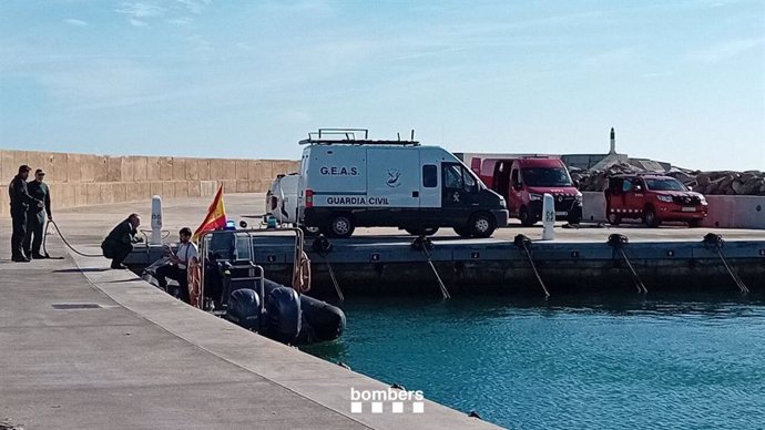 Operativo de búsqueda del desaparecido en la playa Gran de Platja d'Aro (Girona) el viernes 8 de noviembre de 2024