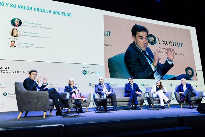 Archivo - El vicepresidente ejecutivo de Exceltur, Oscar Perelli , en la Feria de Madrid, IFEMA, a 23 de enero de 2024, en Madrid (España). 