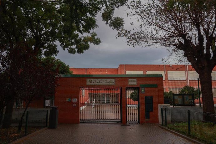 Cierre de un colegio en Sevilla por riesgo de fuertes lluvias. 