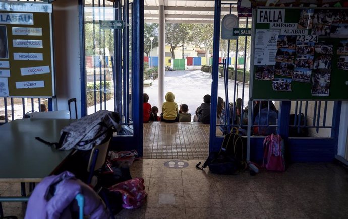 Varios niños en un colegio de Alaquàs, Valencia, Comunidad Valenciana (España). 