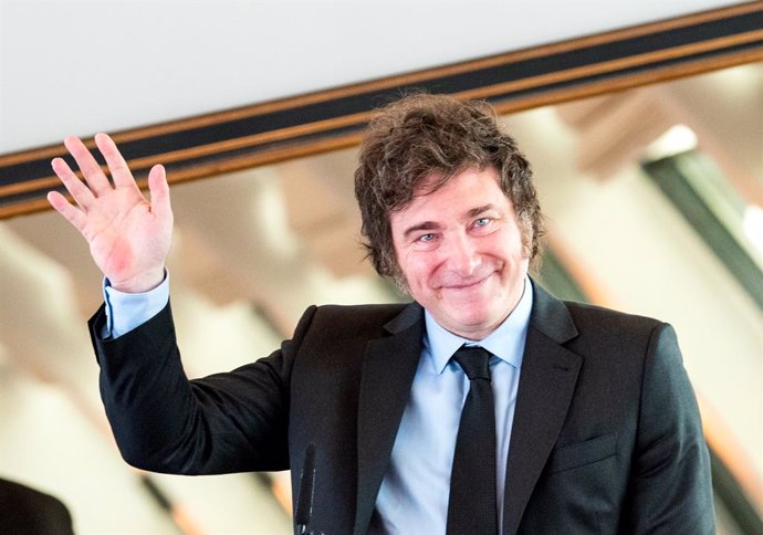 Archivo - 22 June 2024, Hamburg: Argentinian President Javier Milei speaks on the occasion of his award of the Hayek Medal of the Friedrich August v. Hayek Society. Photo: Daniel Bockwoldt/dpa