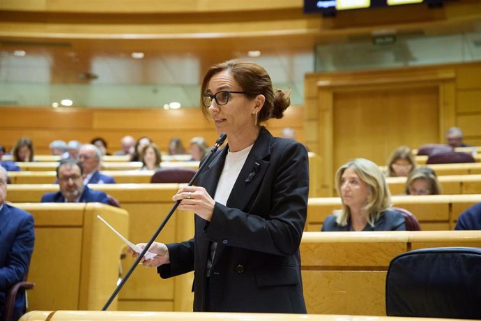 La ministra de Sanidad, Mónica García, interviene en el Senado, a 12 de noviembre de 2024, en Madrid (España). El Gobierno se enfrenta a una nueva sesión de control en el Senado con 19 preguntas y tres interpelaciones que formulan el Grupo Parlamentario d