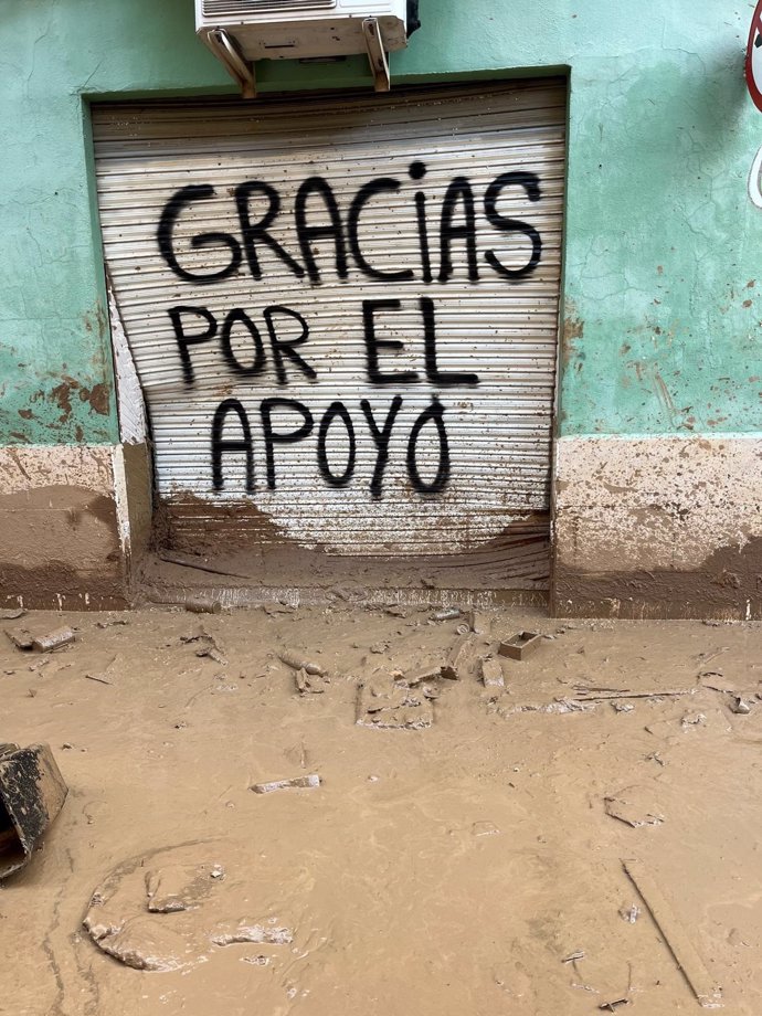 Pintada en Paiporta (Valencia) en la que se dá las gracias a los voluntarios que han ayudado a las labores de reconstrucción tras la DANA.