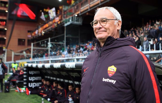 Archivo - El técnico italiano Claudio Ranieri durante un partido en su anterior etapa en la AS Roma.