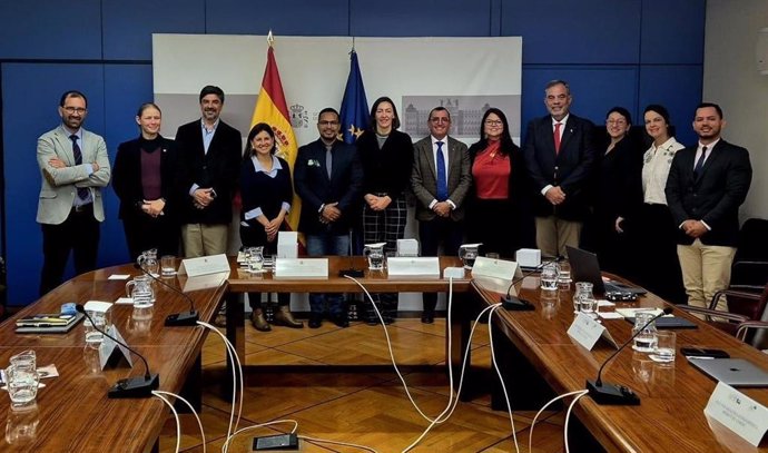 Representantes de la OHLAIC, la red CYTED y el Observatorio One Health de la CEU UCH, en su reunión con representantes del Ministerio de Agricultura, Pesca y Alimentación.