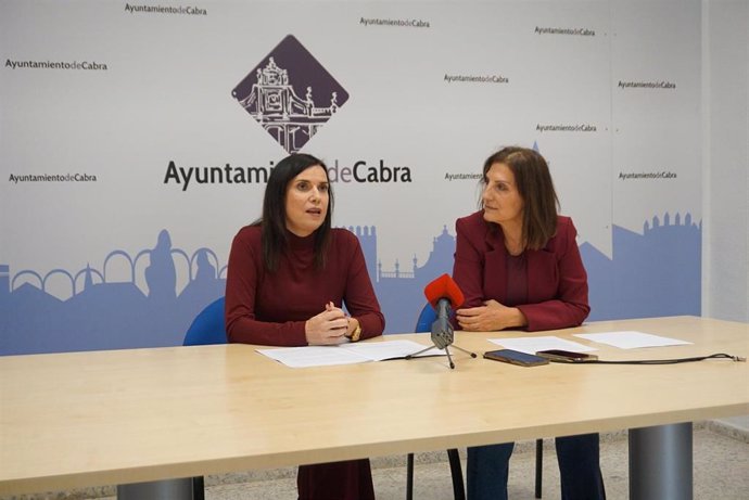 María Dolores Gálvez y Toñi García, durante la presentación.