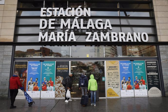 Fachada de la estación de tren de Málaga María Zambrano.