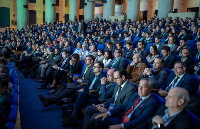 Archivo - Asistentes aI Congreso Nacional de Hidrógeno verde. A 7 de febrero de 2024, en Huelva (Andalucía, España). El presidente de la Junta de Andalucía, Juanma Moreno, ha inaugurado el I Congreso Nacional de Hidrógeno Verde, que se celebra en el Palac