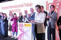 Díaz firma una carta social global de derechos laborales y defiende avanzar hacia la jornada de 32 horas