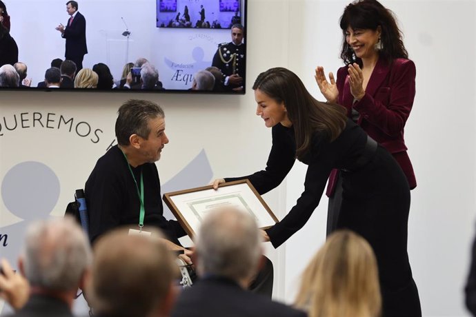 Ana Redondo, ministra de Igualdad y la reina Letizia durante el acto conmemorativo por el 25º aniversario de la “Fundación Aequitas”, a 14 de noviembre de 2024, en Madrid (España). 