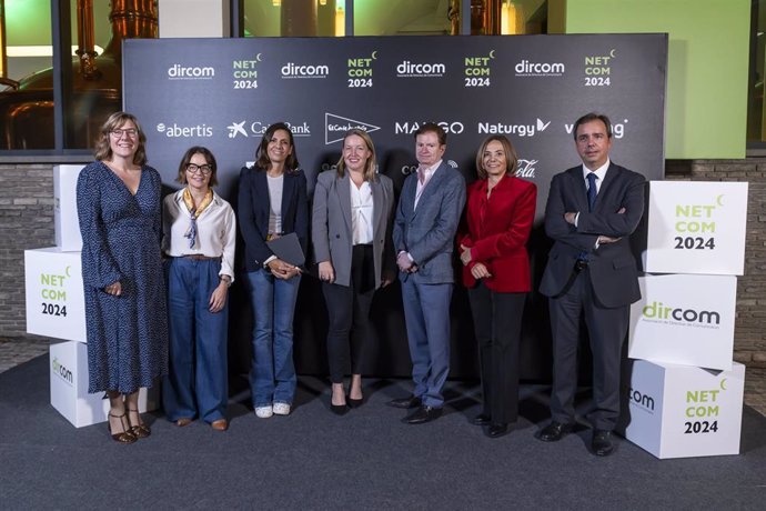 De izq a dcha: Esther Roure, Igone Bartumeu, Ana Pastor, Sandra Hors, Glenn Kessler, Carme Miró y Marc Gómez