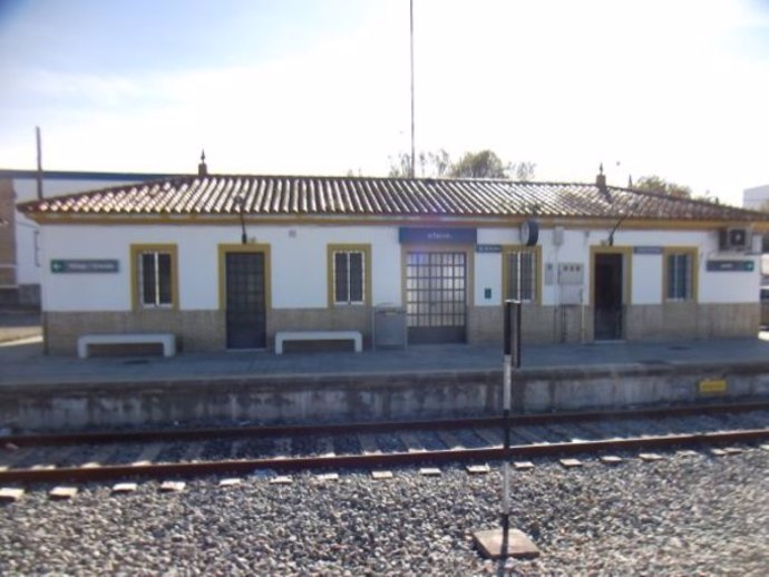 Archivo - Estación de trenes del municipio sevillano de Arahal.