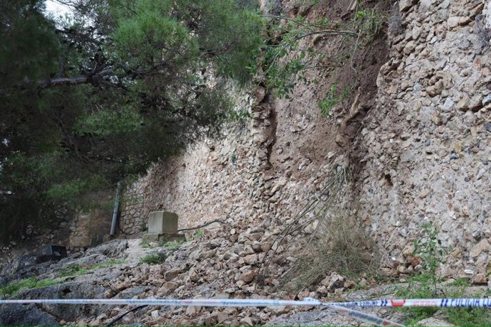 Se desploma parte de la muralla del Castillo de Cullera por las fuertes lluvias