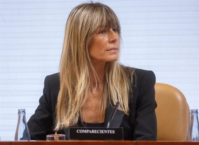 La mujer del presidente del Gobierno, Begoña Gómez, durante la Comisión de Investigación sobre programas de cátedras y postgrados de la Universidad Complutense de Madrid y empresas financiadoras, en la Asamblea de Madrid, a 13 de noviembre de 2024, en Mad