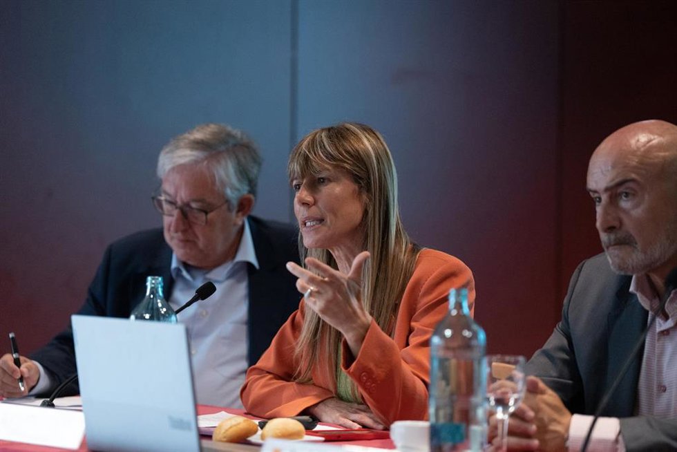 Archivo - (I-D) El director general de la Fundación Pere Tarrés, Josep Oriol Pujol; la directora de la Cátedra Extraordinaria de Transformación Social de la UCM, Begoña Gómez, y el fundador y presidente ejecutivo de Numintec, José María Torres,  partici