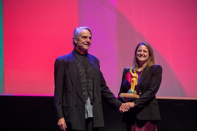 Jeremy Irons recibe el Giraldillo de Honor del XXI Festival de Sevilla