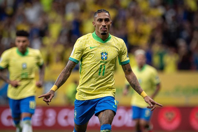 15 October 2024, Brazil, Brasilia: Brazil's Raphinha celebrates scoring during the 2026 FIFA World Cup qualifying soccer match between Brazil and Peru at Arena BRB Mane Garrincha. Photo: Ronaldo Barreto, Ronaldo Barreto/TheNEWS2 via ZUMA Press Wire/dpa