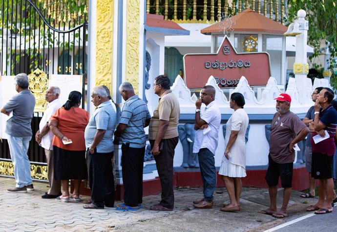 COLOMBO, Nov. 14, 2024  -- People wait to cast their votes at a polling station in Colombo, Sri Lanka on Nov. 14, 2024. Voting in the Sri Lankan parliamentary election began on Thursday morning at 7:00 a.m. local time after the opening of polling stations