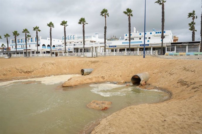 Parque cerrado en Isla Cristina (Huelva) por las fuertes lluvias