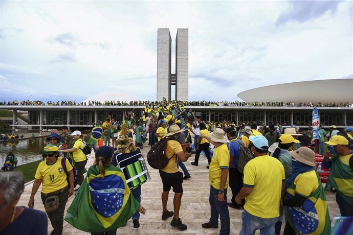 Archivo - Seguidores de Jair Bolsonaro durante los ataques al Congreso de Brasil en enero de 2023 (archivo)