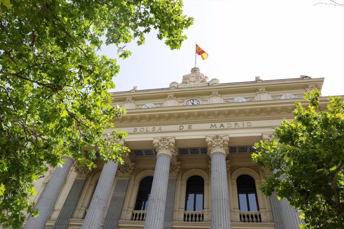 Fachada del Palacio de la Bolsa,