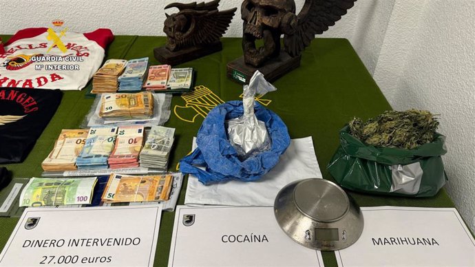 Dinero, material y drogas incautadas en la Operación Tamboril, llevada a cabo por Guardia Civil