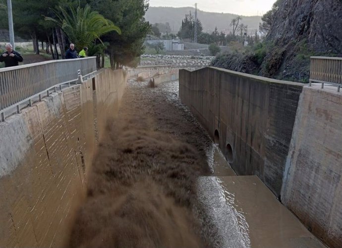 La Junta desembalsa El Limonero para evitar atasco en los desagües y garantizar agua de calidad para Málaga