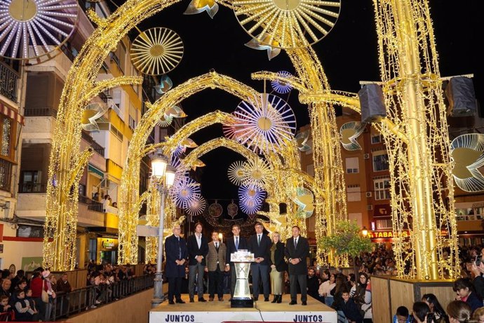 Autoridades y responsables de Ximénez Group en la inauguración en Puente Genil del alumbrado extraordinario de Navidad.