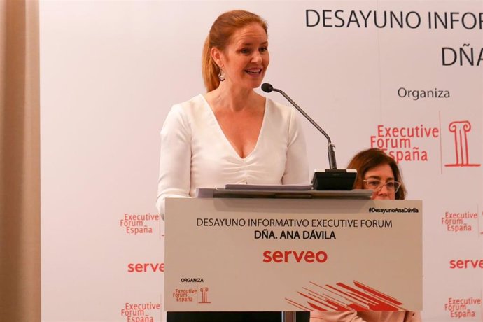 La consejera de Familia, Juventud y Asuntos Sociales, Ana Dávila, durante el desayuno informativo organizado por Executive Forum, el viernes 15 de noviembre, en Madrid.