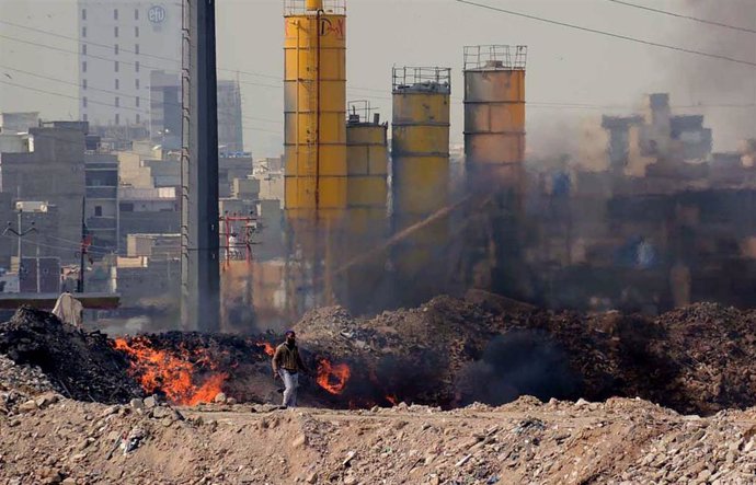 Archivo - Imagen de archivo de contaminación en Pakistán  