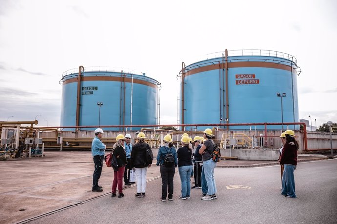 Más de 100 personas visitan la central de Cas Tresorer de Endesa en el Open House Palma.