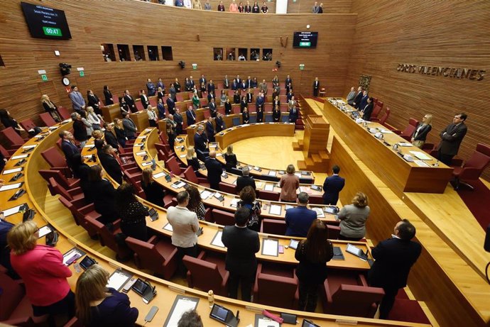 Arranca con un minuto de silencio por las víctimas la comparecencia de Mazón sobre la gestión de la DANA