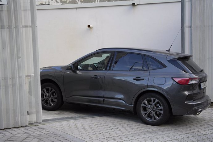 El detenido accede en un coche a la Ciudad de la Justicia de Vigo para comparecer ante el juez, a 15 de noviembre de 2024, en Vigo, Pontevedra, Galicia (España). 