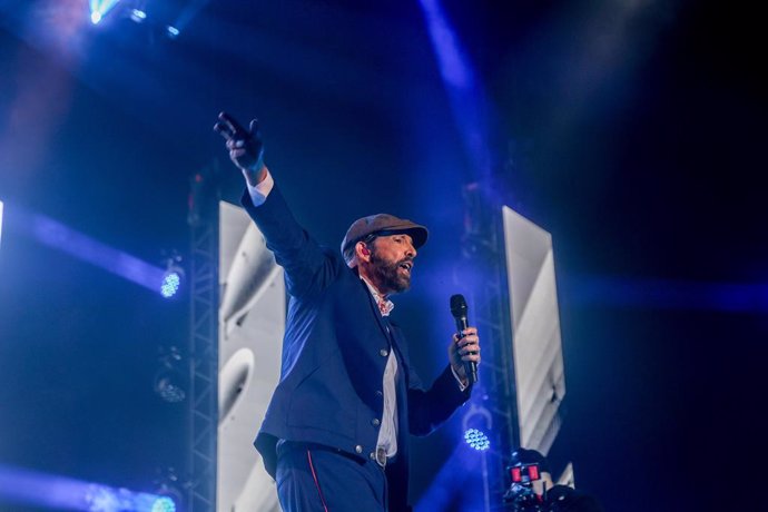 Archivo - El cantante Juan Luis Guerra, durante su actuación en el Wizink Center, a 9 de julio de 2024, en Madrid (España). Es un cantautor, arreglista, músico, productor musical y empresario dominicano. Con más de 40 años de carrera, ha vendido más de 30