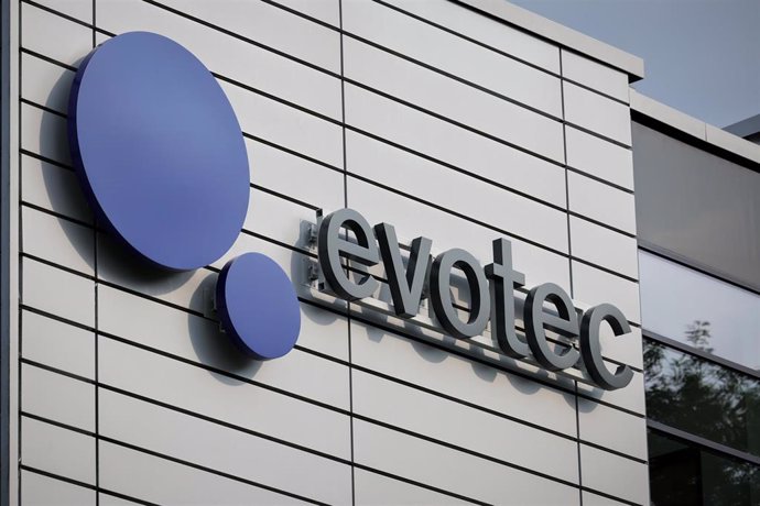 Archivo - FILED - 30 August 2023, Hamburg: A general view of Evotec SE's logo at its headquarters. German biotechnology company Evotec SE announced a deal on Wednesday that expands its partnership with Advanced BioScience Laboratories (ABL) to advance man