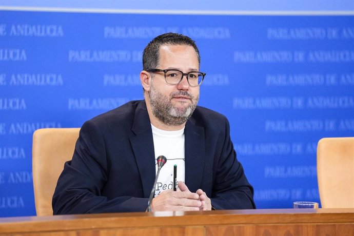 El portavoz del Grupo Mixto-Adelante Andalucía, José Ignacio García, en rueda de prensa en el Parlamento. (Foto de archivo).