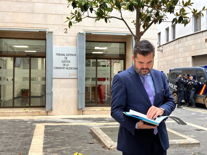 El presidente de Iustitia Europa, Luis María Pardo, ante el Tribunal Superior de Justicia de la Comunitat Valenciana tras ratificar la querella interpuesta contra Mazón, Sánchez, Ribera y Marlaska por la gestión de la DANA el 29 de octubre