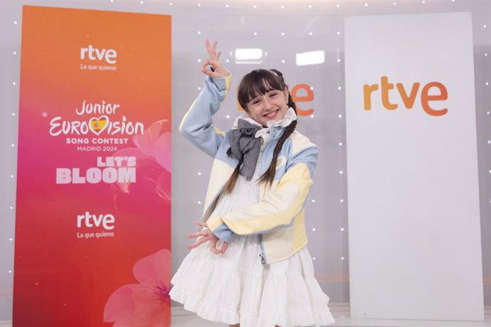 La cantante de Eurovisión Junior, Chloe DelaRosa, posa para Europa Press, en Torrespaña, a 13 de noviembre de 2024, en Madrid (España). Chloe DelaRosa llevará a cabo la 10ª propuesta española en Eurovisión Junior, uniéndose así a la lista de representante