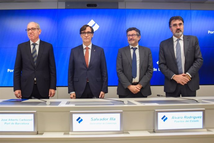 El president del Port de Barcelona, José Alberto Carbonell; el president de la Generalitat, Salvador Illa; el president de Ports de l'Estat, Álvaro Rodríguez-Dapena, i l'expresident del Port de Barcelona, Lluís Salvadó