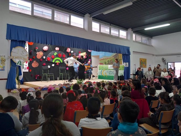 Actuación flamenca en el CEEE de Sordos de Jerez por el Día del Flamenco.