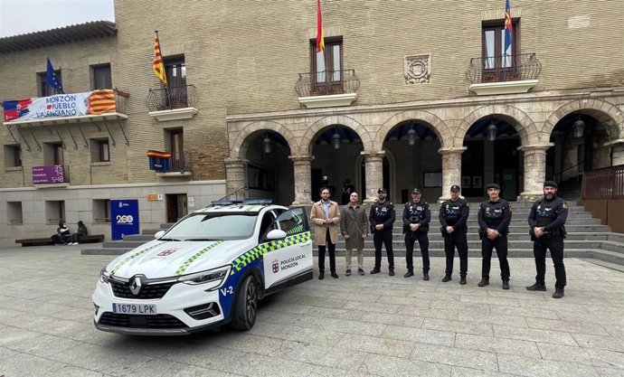 Cuatro policías locales de Monzón (Huesca) se suman al operativo aragonés en Valencia.