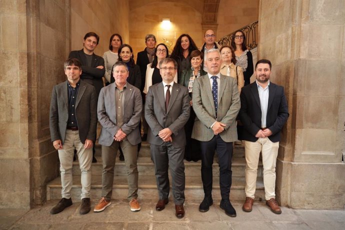 Miembros de la Comisión de Seguimiento de Colaboración en Materia de Política Lingüística que se ha reunido hoy en Barcelona.