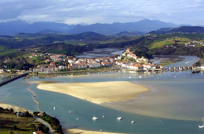 Archivo - Vista de San Vicente de la Barquera